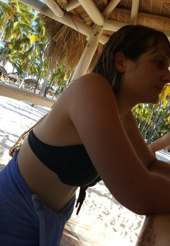 21P pretty ass in thong at the beach bar