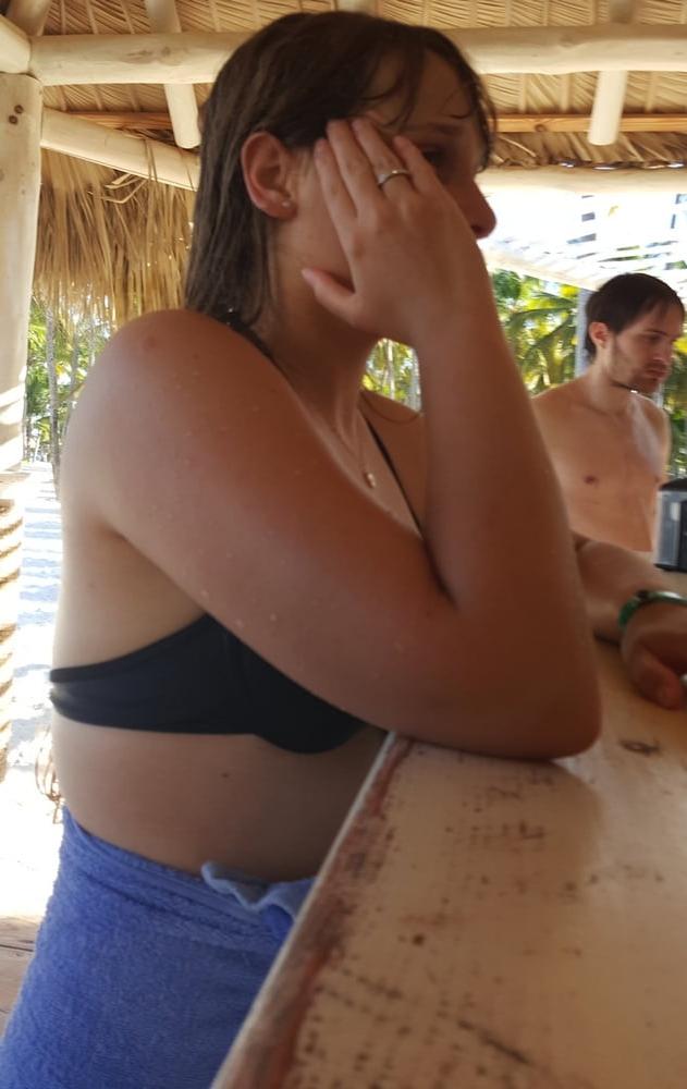 21P pretty ass in thong at the beach bar