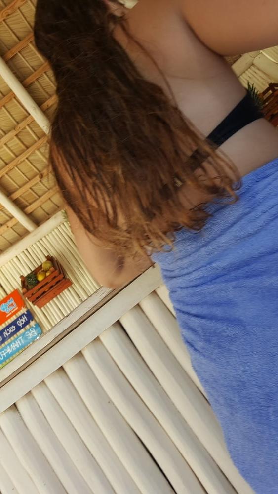 21P pretty ass in thong at the beach bar