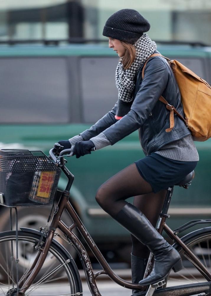 25P Biker's On The Street Wearing Pantyhose Vol.2