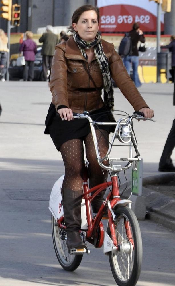 25P Biker's On The Street Wearing Pantyhose Vol.2