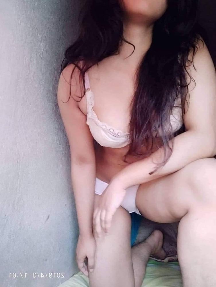 25P Beautiful young girls