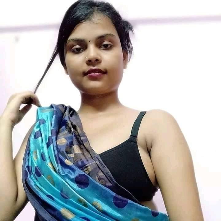 25P Beautiful young girls