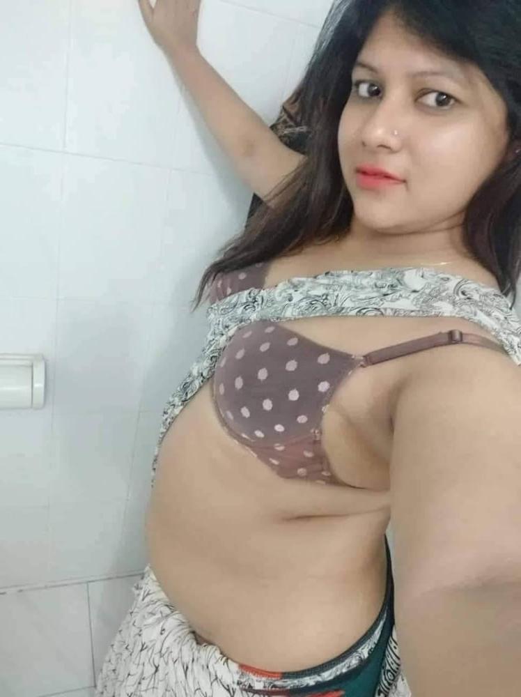 25P Beautiful young girls