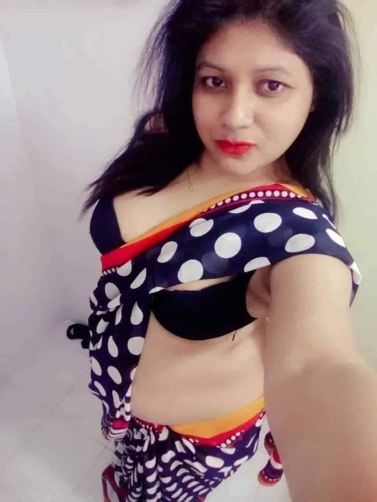 25P Beautiful young girls