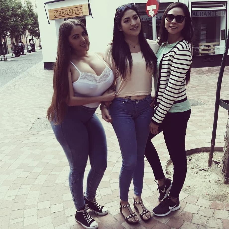 25P Tits ..... and She is Thick 1.0