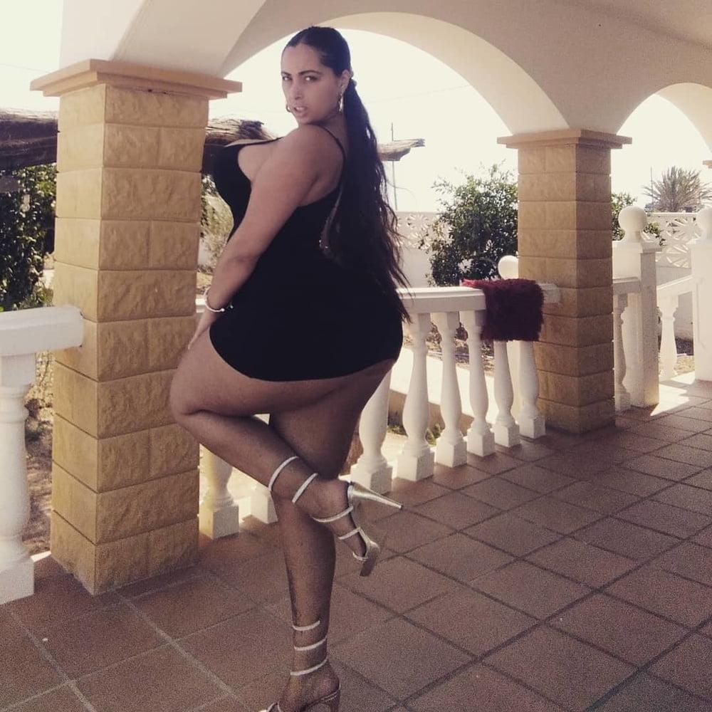 25P Tits ..... and She is Thick 1.0