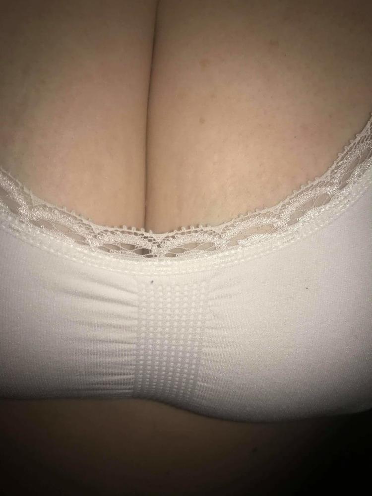 15P Scottish girlfriend showing her assets
