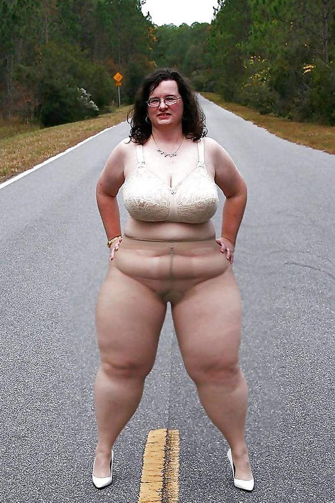 25P It's some thick ass white women outside pt.6