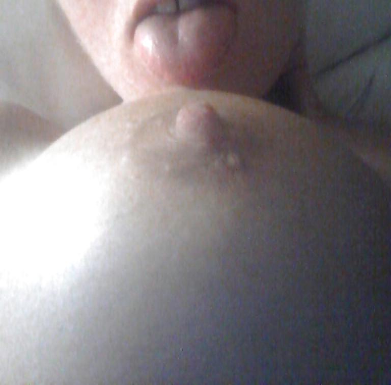 25P Blond MILF posing