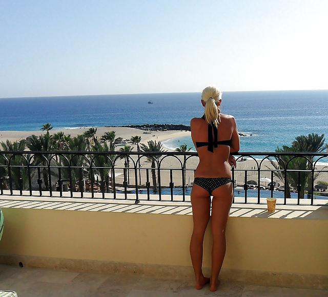 25P Blond MILF posing
