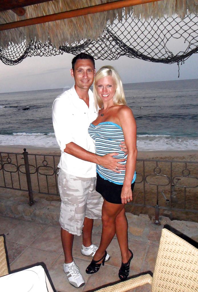 25P Blond MILF posing