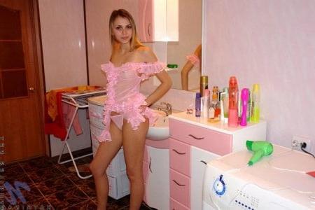 25P Girls in peignoirs