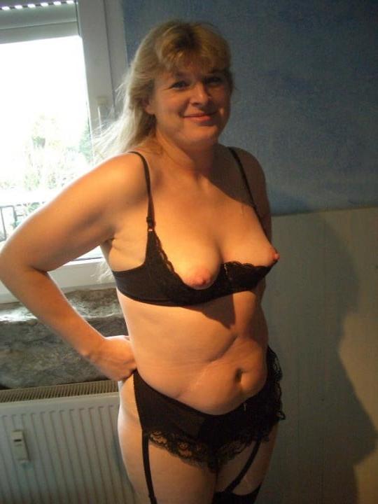 25P milfs in bra