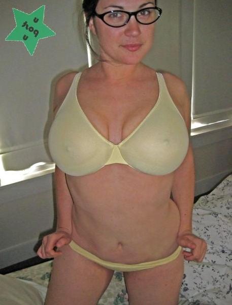 25P milfs in bra
