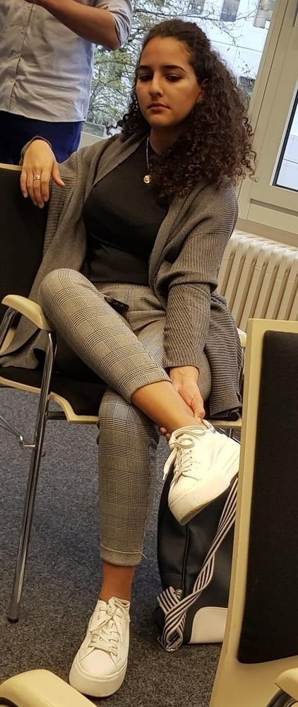 25P Executive Moms &amp; Girls in office