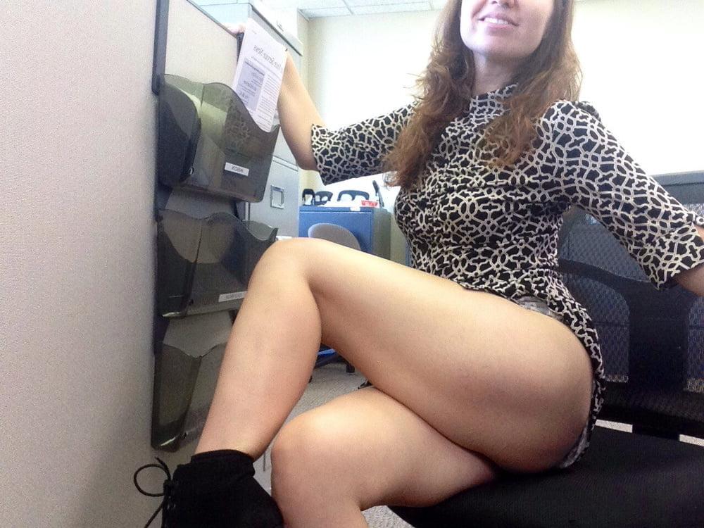 25P Executive Moms &amp; Girls in office