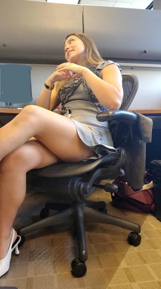 25P Executive Moms &amp; Girls in office