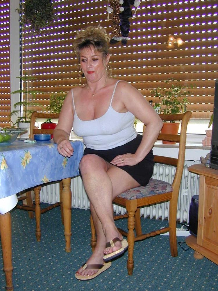 25P Girlfriend Laura