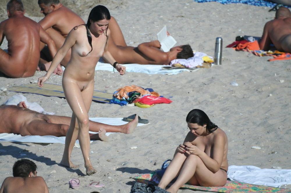 25P Naked girls on the beach - 3