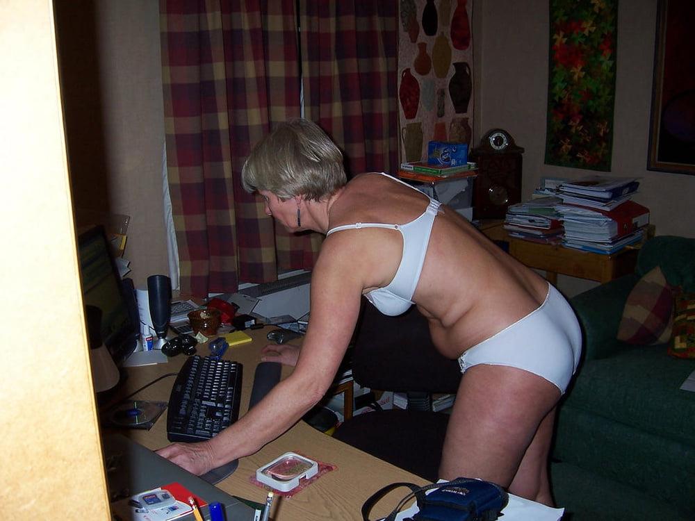 25P Girlfriend Laurie