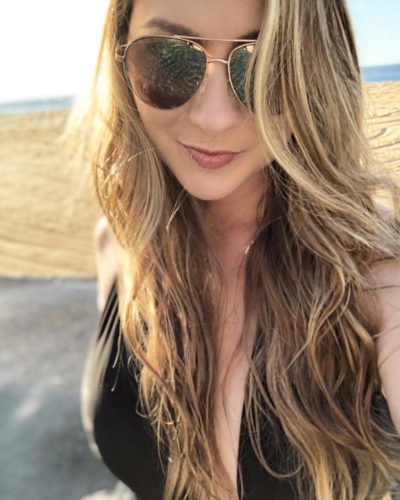 25P Katie Wilson Blonde Youtube Tease