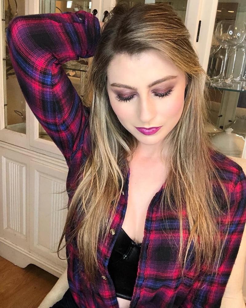 25P Katie Wilson Blonde Youtube Tease