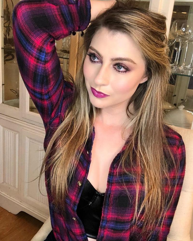 25P Katie Wilson Blonde Youtube Tease
