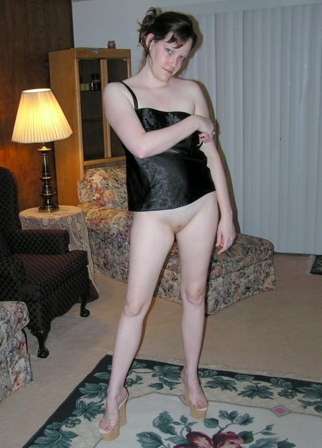 16P Sexy Milf Posing 7