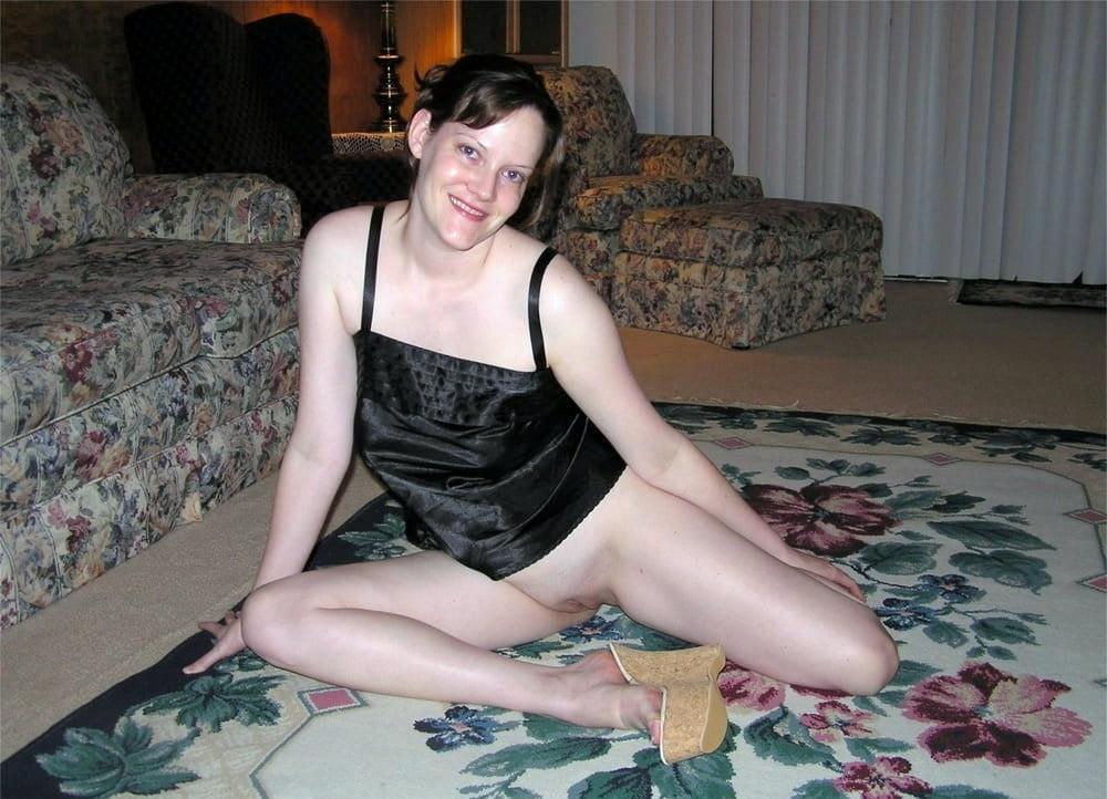 16P Sexy Milf Posing 7