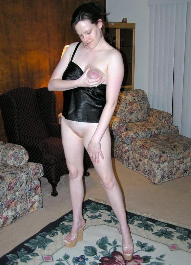 16P Sexy Milf Posing 7