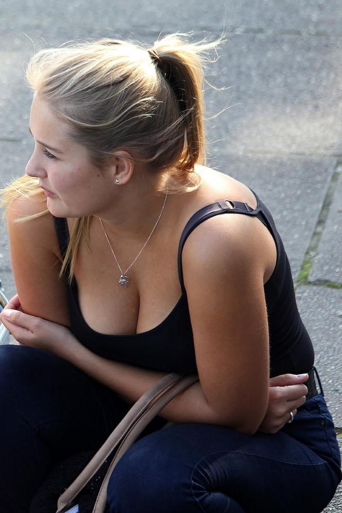24P Voyeur girls