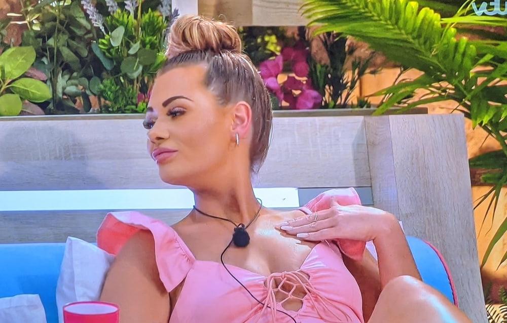 25P Shaughna Phillips face is sooo sexy!