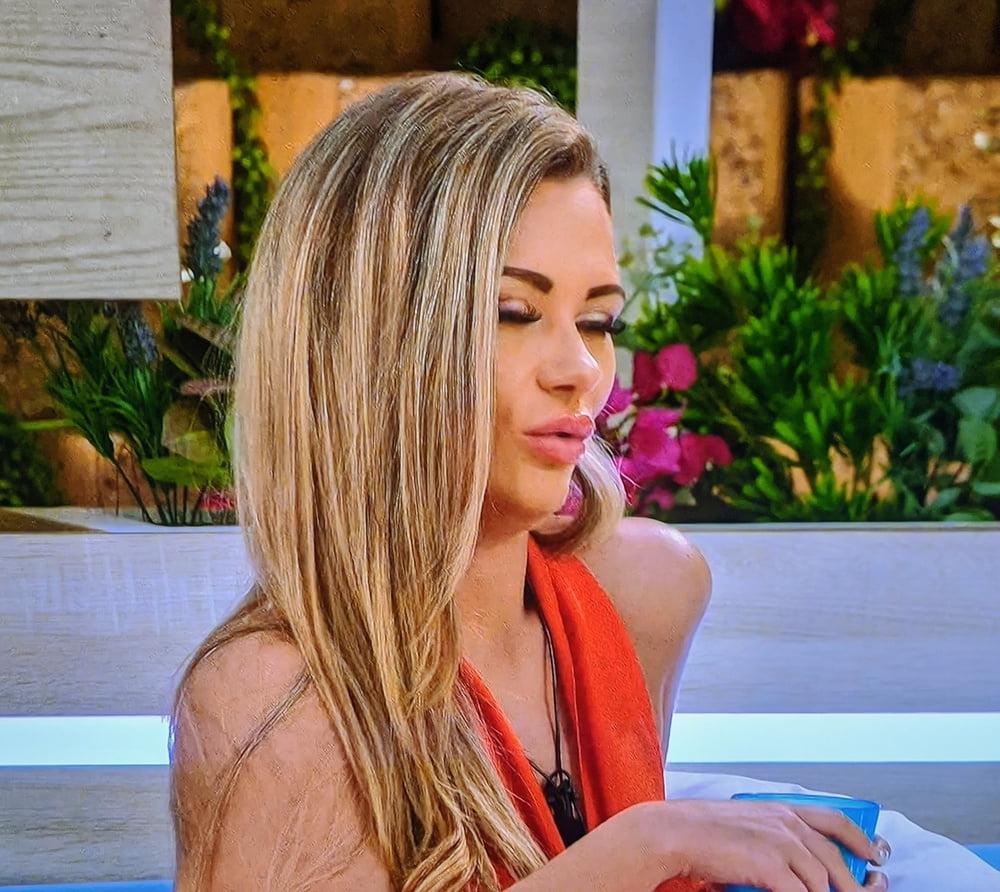 25P Shaughna Phillips face is sooo sexy!