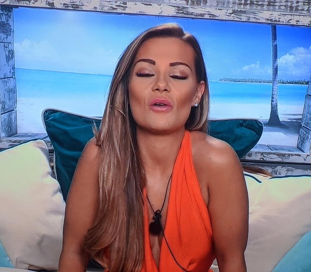 25P Shaughna Phillips face is sooo sexy!