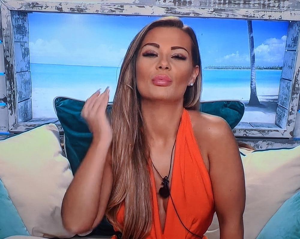 25P Shaughna Phillips face is sooo sexy!