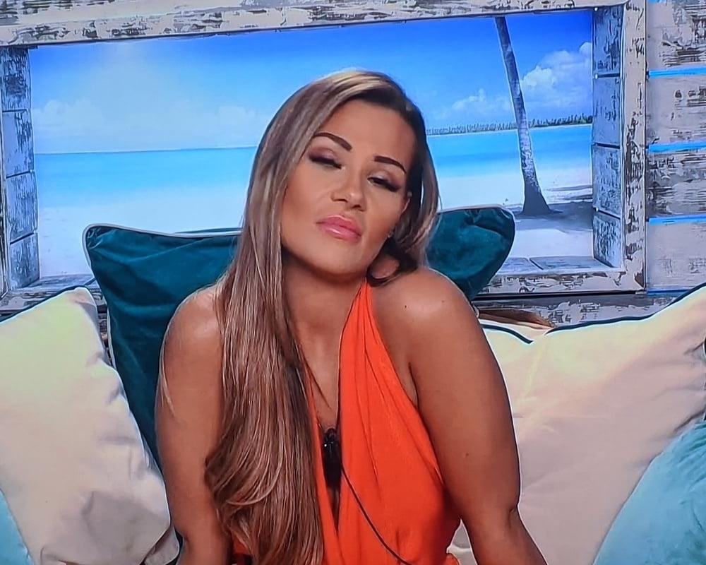 25P Shaughna Phillips face is sooo sexy!