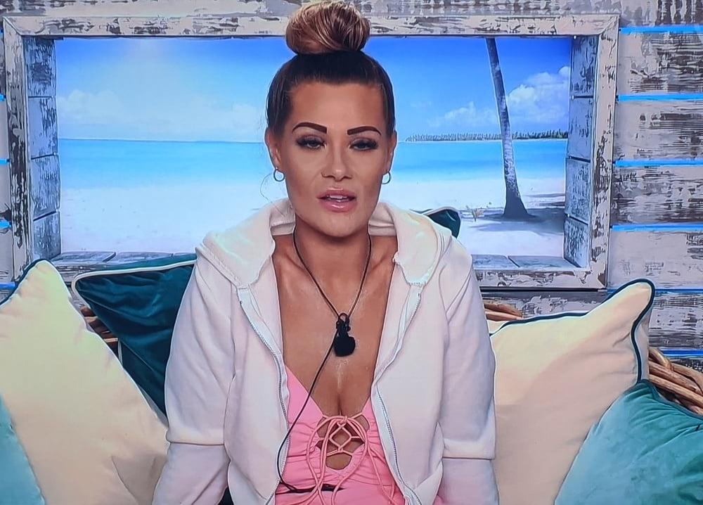 25P Shaughna Phillips face is sooo sexy!