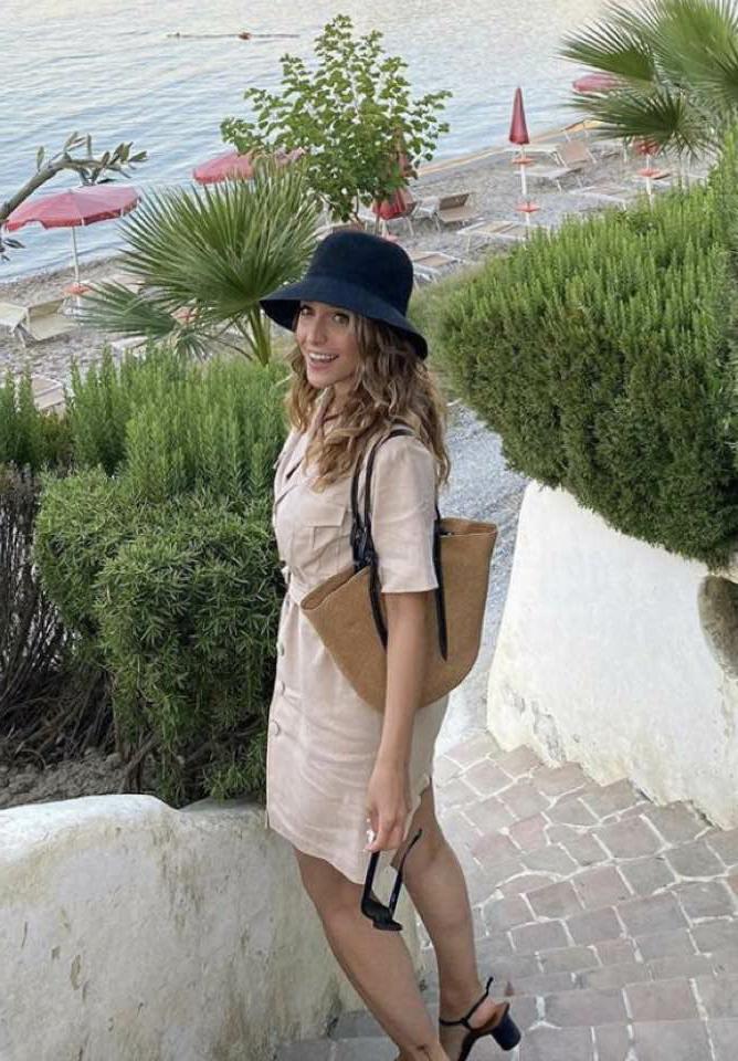 12P Girlfriend exploring her sexuality in the summer breeze