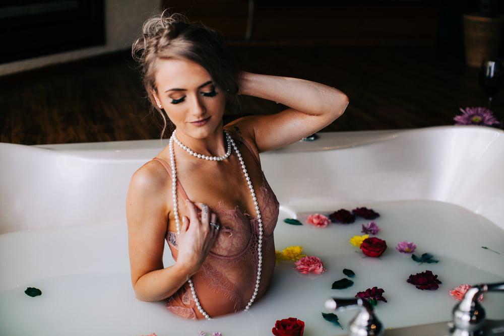 25P Milk Bath Boudoir