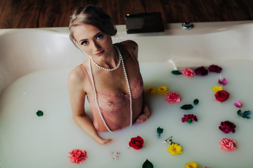 25P Milk Bath Boudoir