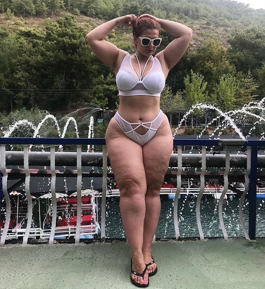 25P Girls I Like 36, their awesome thighs