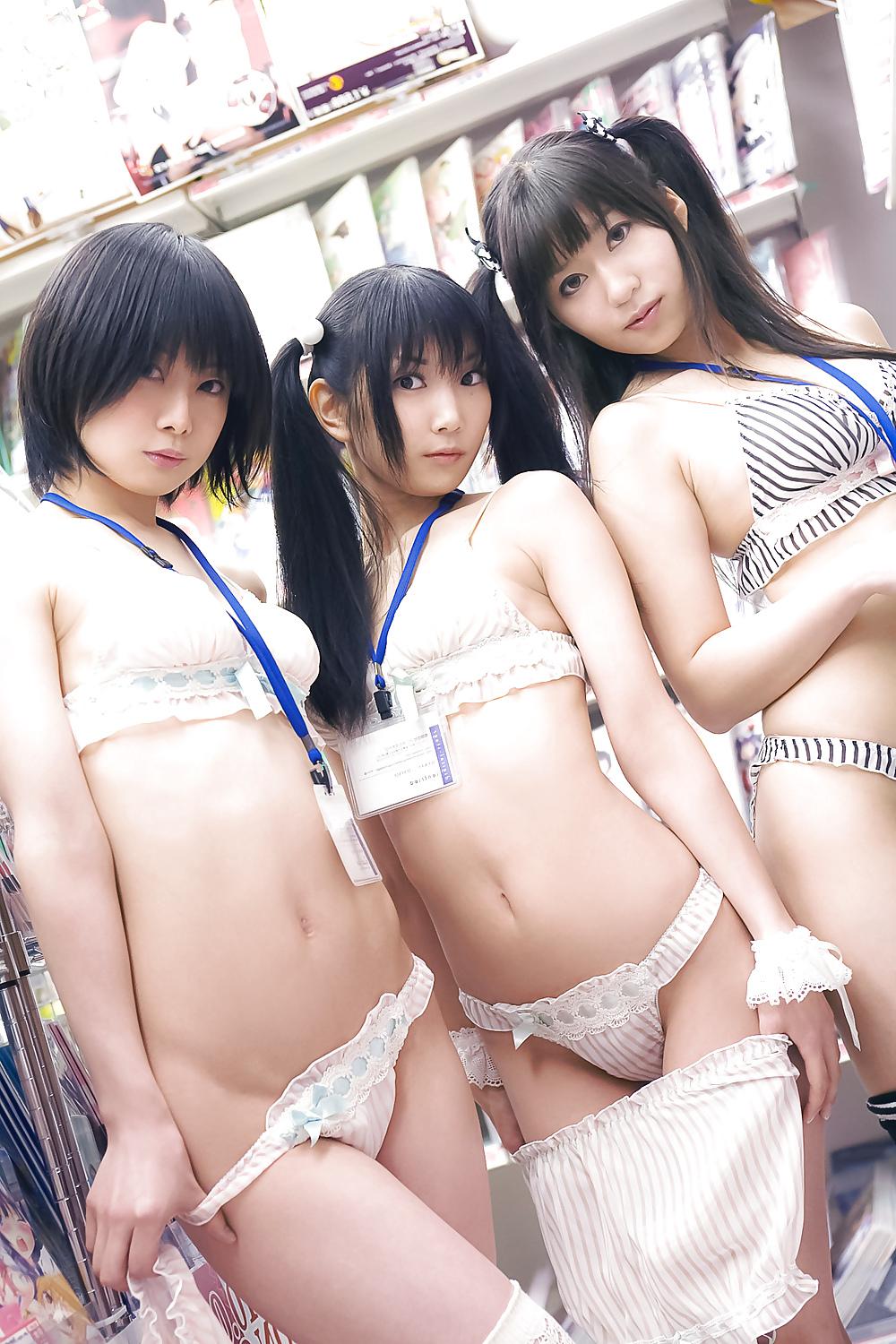 20P Lenfried, Iiniku Ushijima, and Pude Sexy Japanese Girls