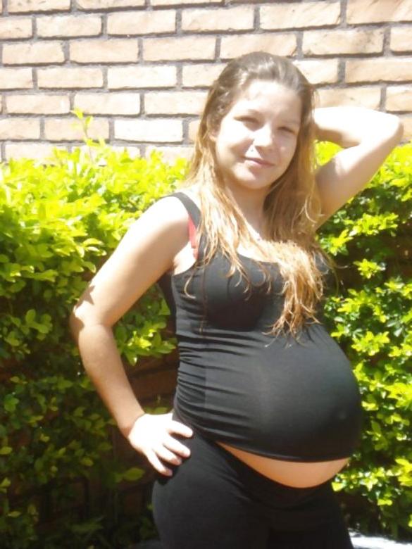 25P Sexy pregnant girls showing there bumps