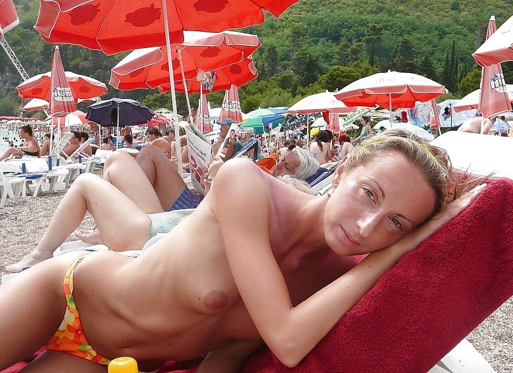 25P Blonde Girlfriend Lets Loose On Vacation