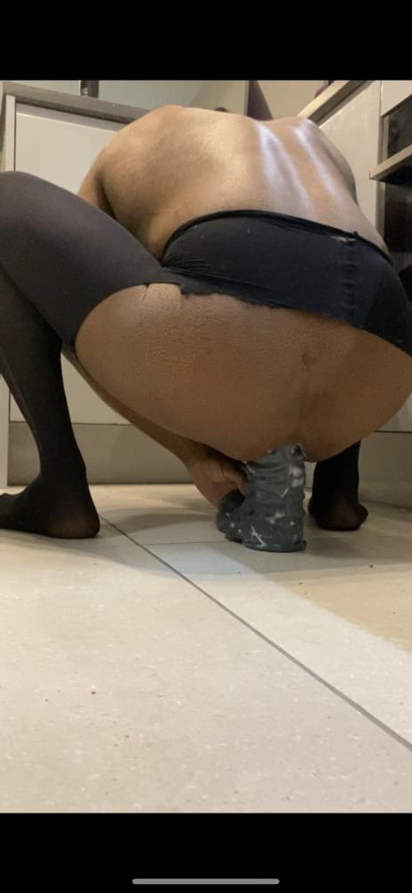 10P Big ass gape