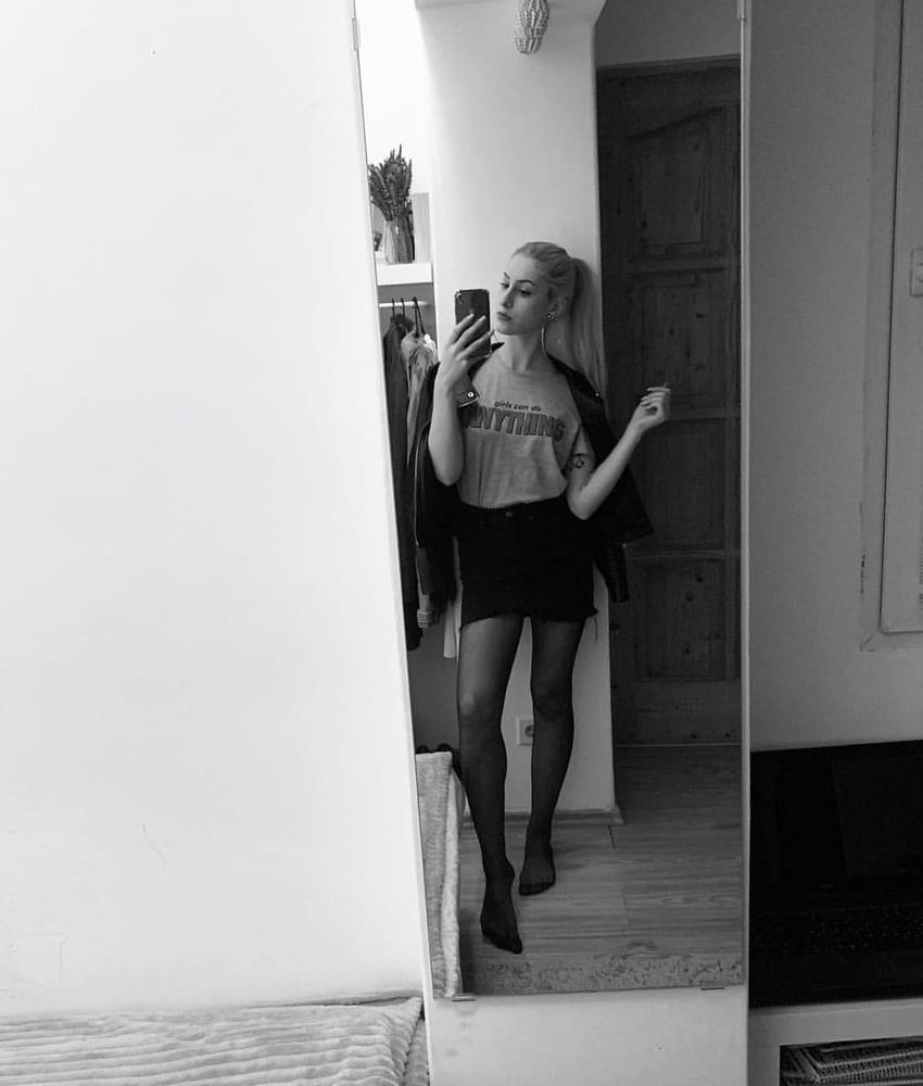 15P Sexy Hungarian Girls in Heels and Nylons #3