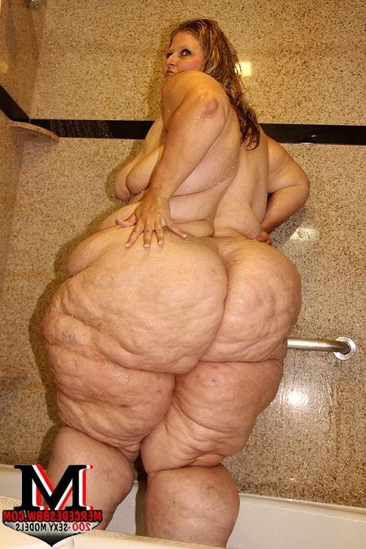 25P Ssbbw mega ass insert face enjoy