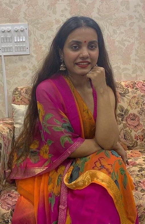 25P Indian Aunts and Girls