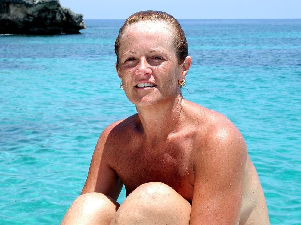 21P Slutty Blonde Milf Posing